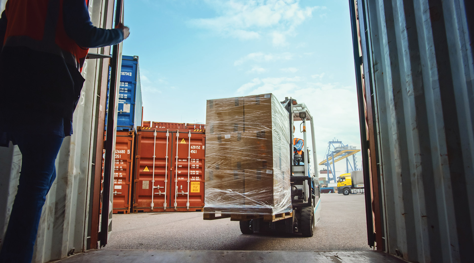 Diverse transport solutions including road, sea, and air freight for efficient logistics.