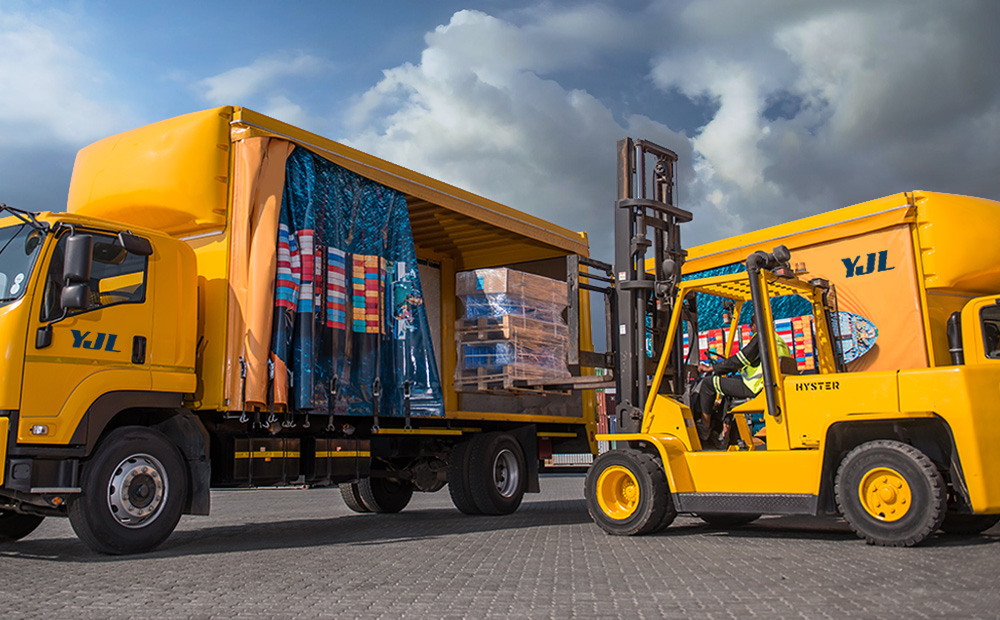 Breakbulk Air Freight services, highlighting the transportation of oversized cargo by air.